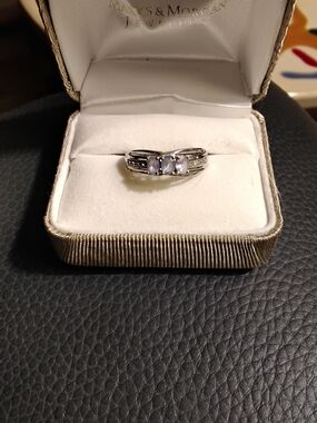 3 Oval Tanzanite Natural Stones 10K White Gold 8 Sm. Diamonds Promise Ring